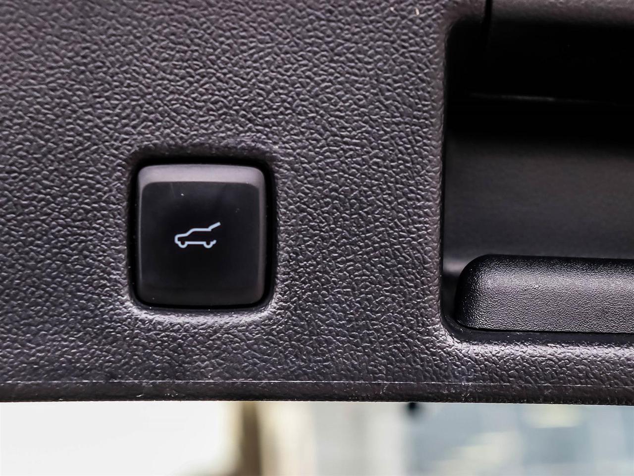 2022 Ford Escape Titanium Photo