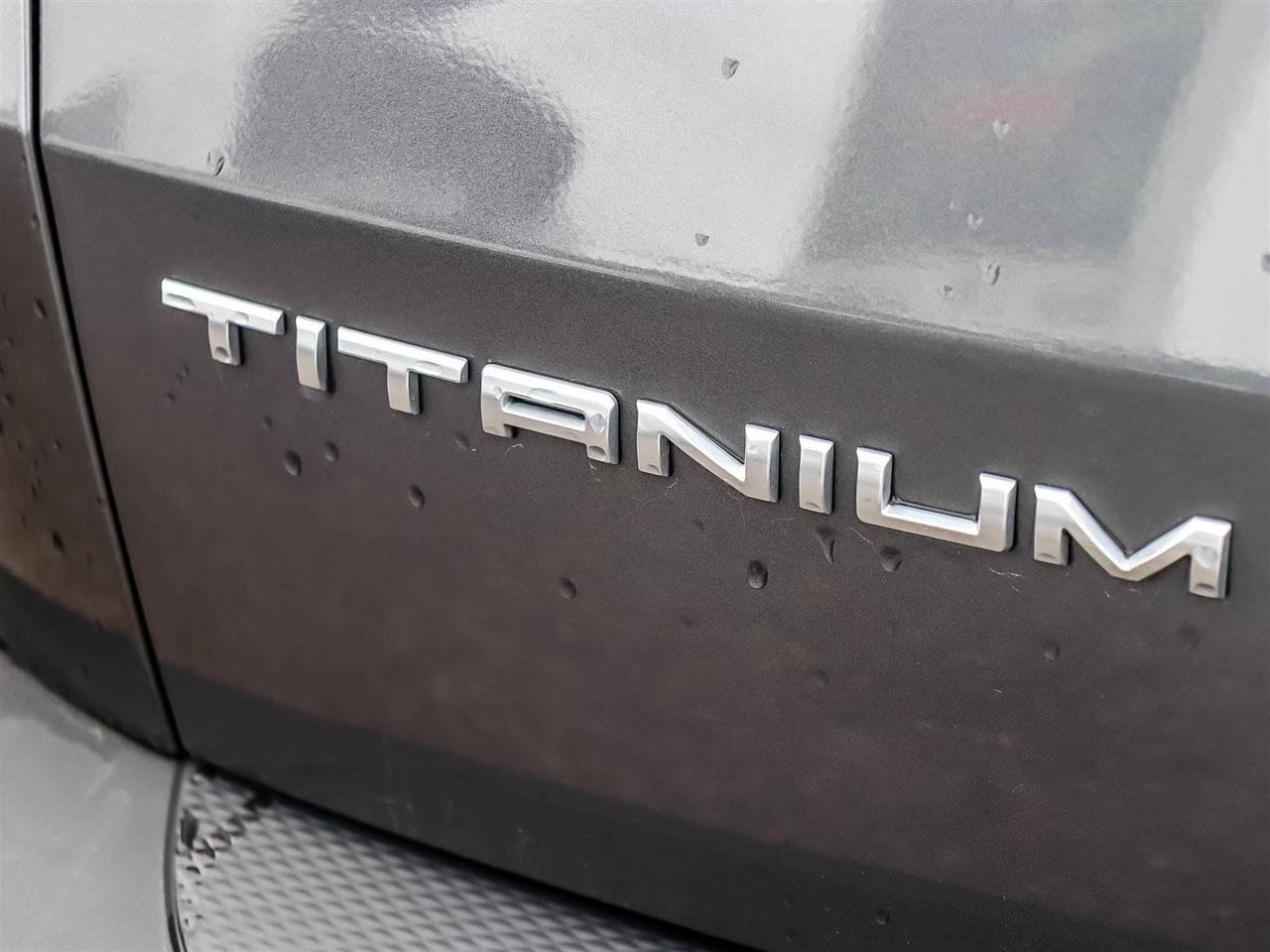2022 Ford Escape Titanium Photo