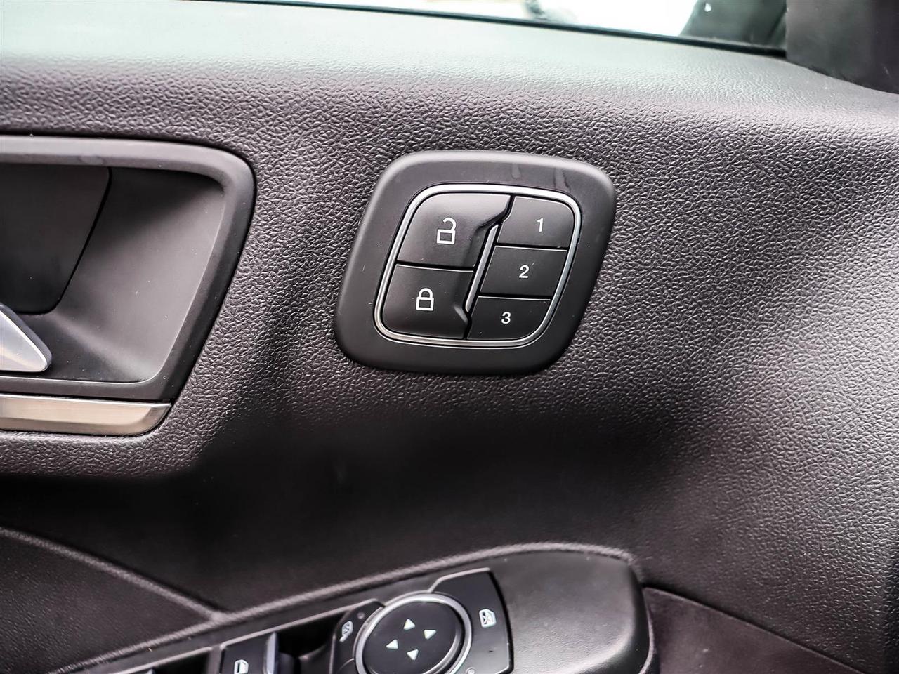 2022 Ford Escape Titanium Photo