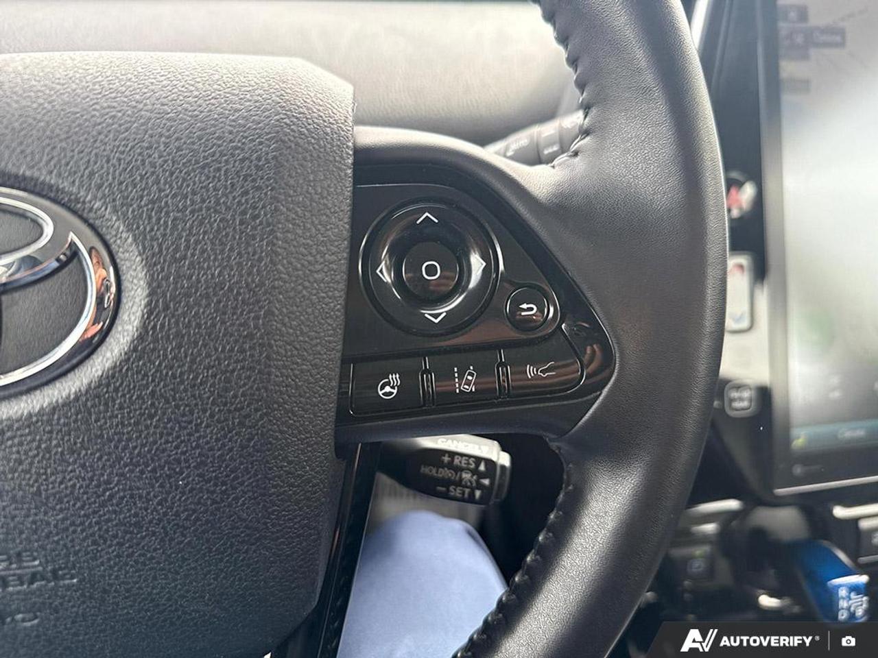 2019 Toyota Prius TECHNOLOGY / AWD / NO ACCIDENTS / NAV / HTD SEATS Photo