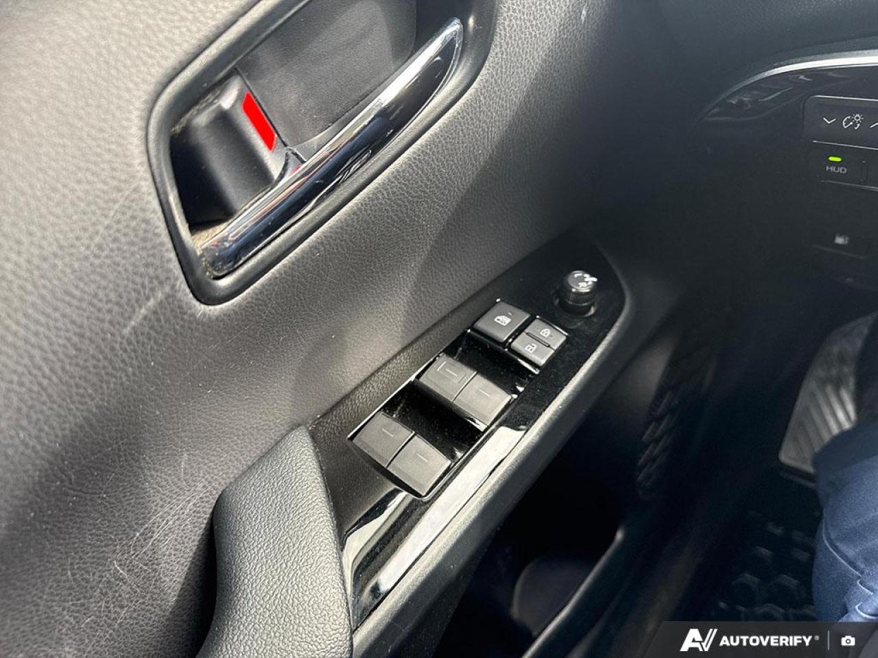 2019 Toyota Prius TECHNOLOGY / AWD / NO ACCIDENTS / NAV / HTD SEATS Photo