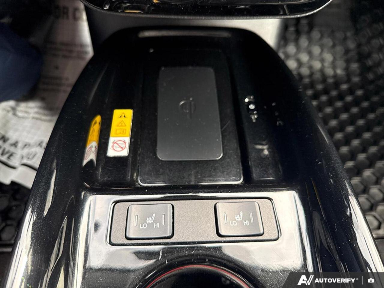 2019 Toyota Prius TECHNOLOGY / AWD / NO ACCIDENTS / NAV / HTD SEATS Photo