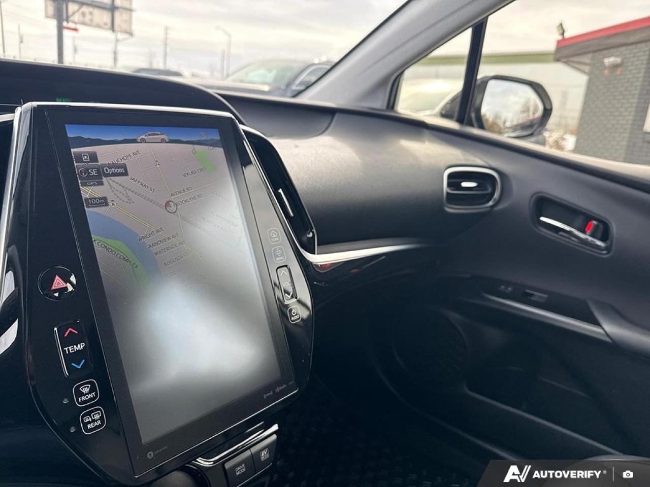 2019 Toyota Prius TECHNOLOGY / AWD / NO ACCIDENTS / NAV / HTD SEATS Photo