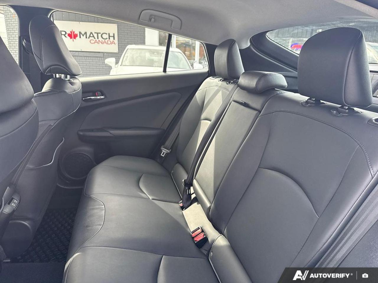 2019 Toyota Prius TECHNOLOGY / AWD / NO ACCIDENTS / NAV / HTD SEATS Photo