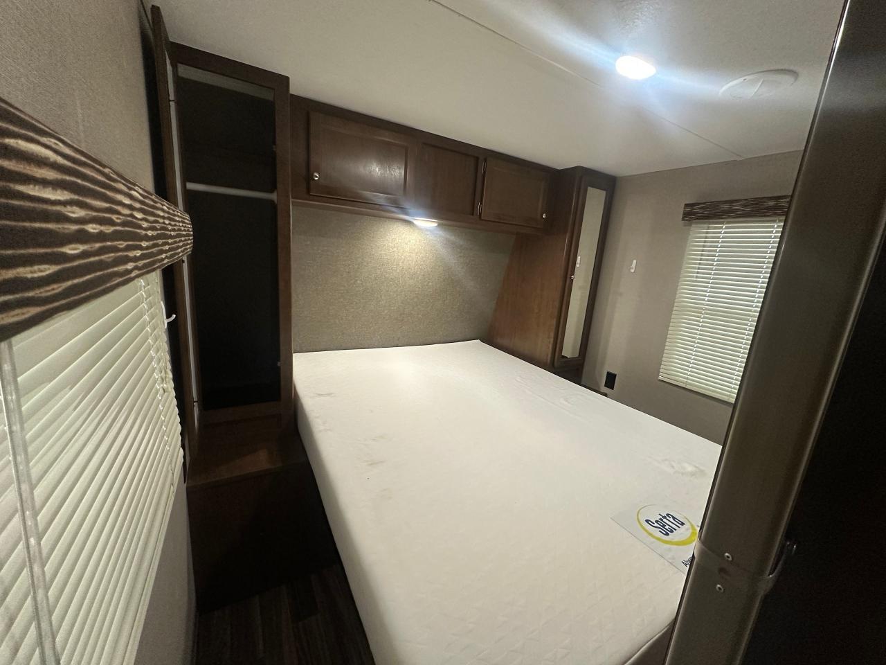 2017 Keystone RV Hideout 27BHSWE 