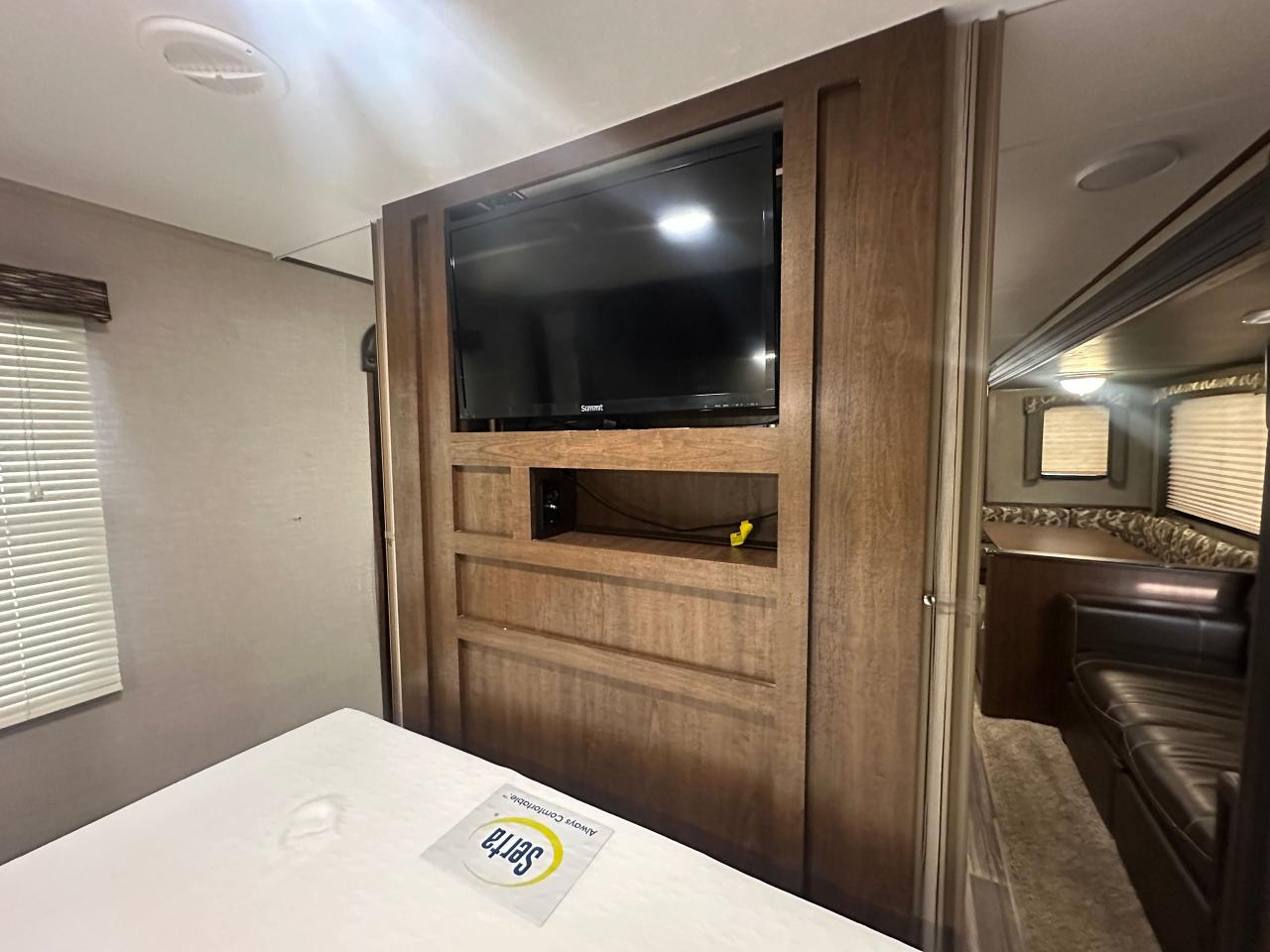 2017 Keystone RV Hideout 27BHSWE 