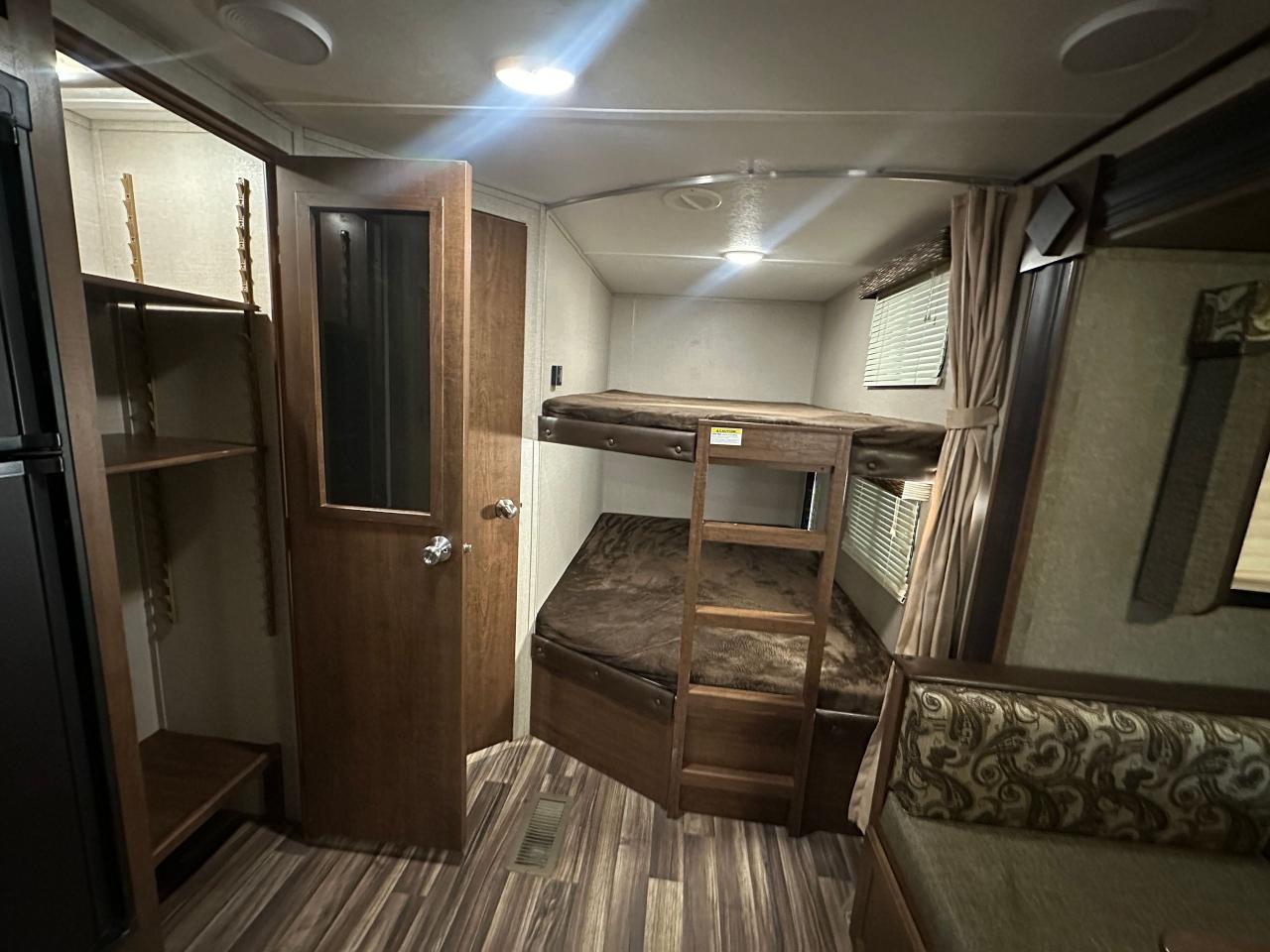 2017 Keystone RV Hideout 27BHSWE 