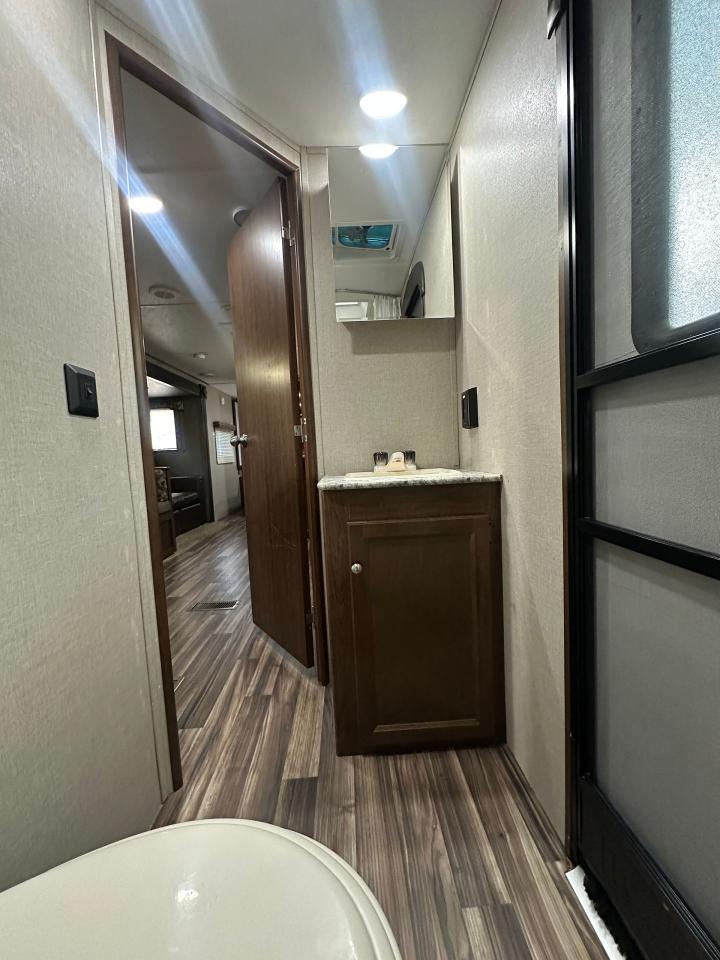 2017 Keystone RV Hideout 27BHSWE 