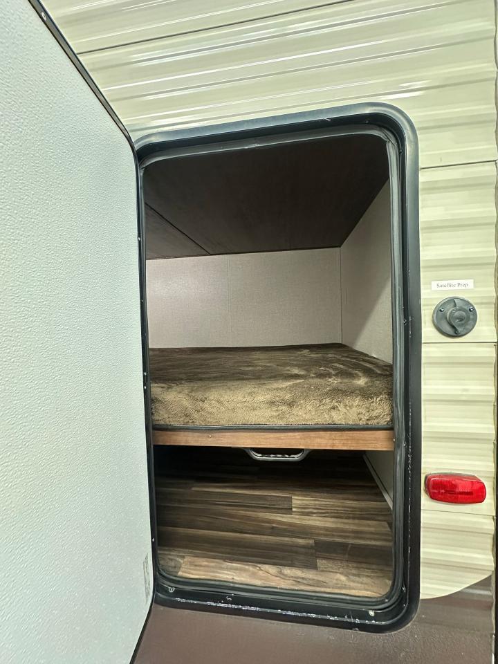 2017 Keystone RV Hideout 27BHSWE 