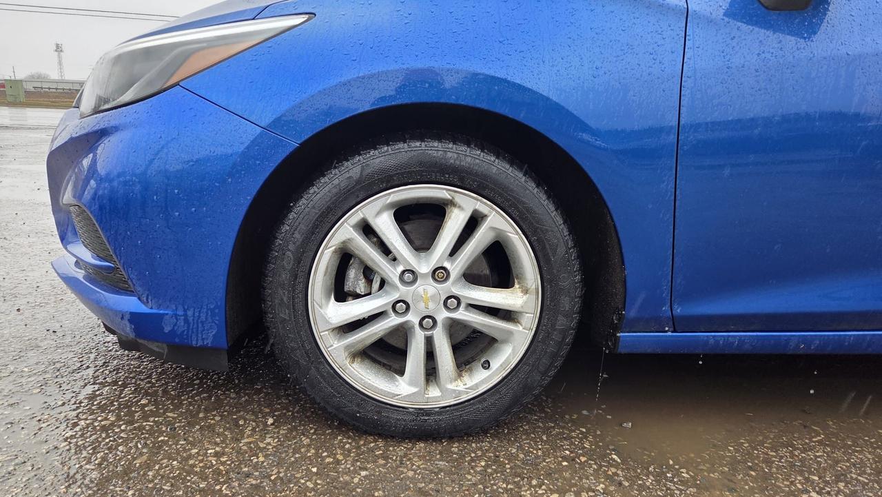 2016 Chevrolet Cruze LT, AUTO, 4 CYL, ONLY 156KMS, ALLOYS, CERTIFIED Photo