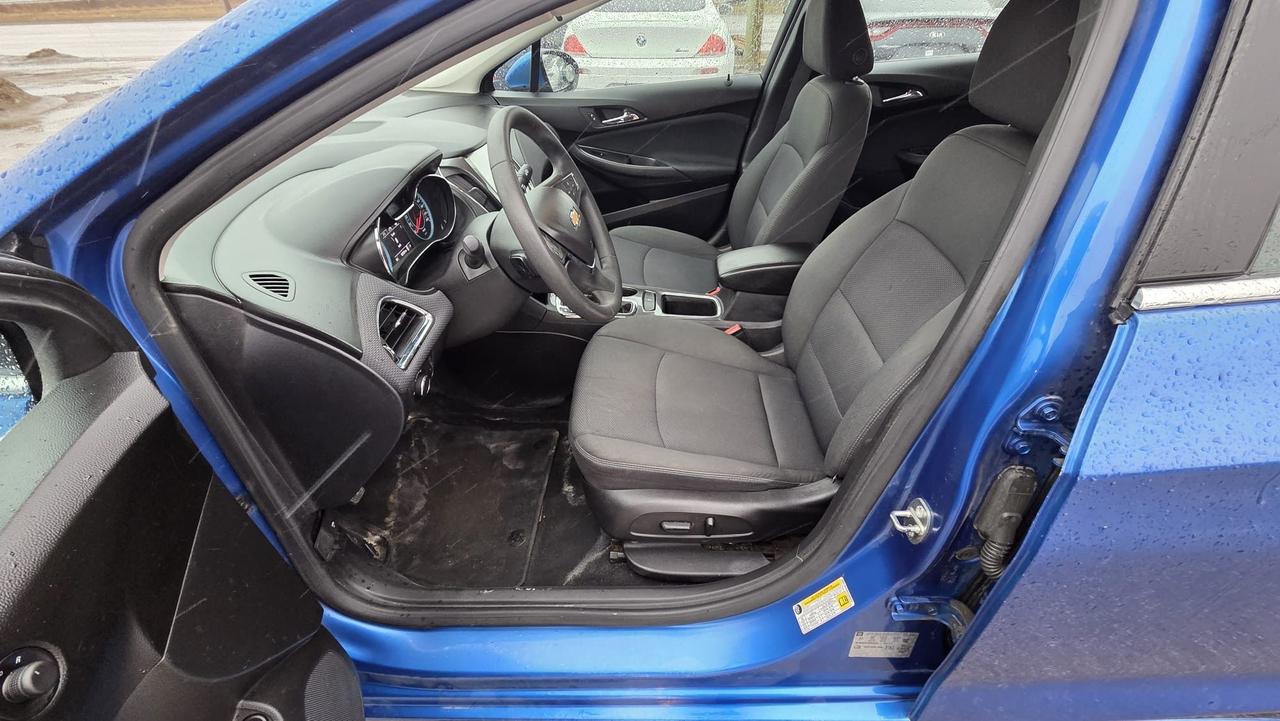 2016 Chevrolet Cruze LT, AUTO, 4 CYL, ONLY 156KMS, ALLOYS, CERTIFIED Photo