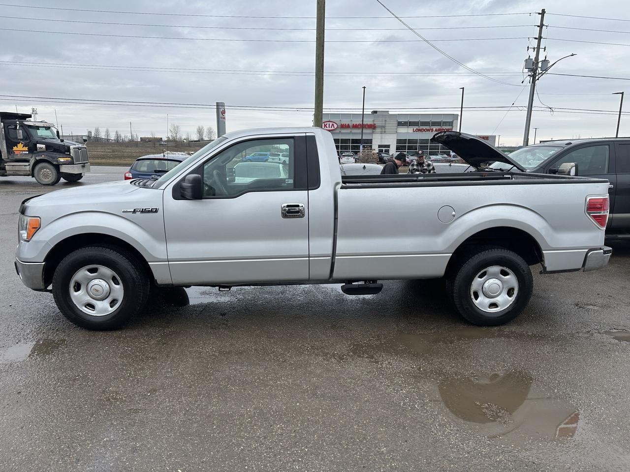2009 Ford F-150 XL, LOW KMS, ONLY 87KMS, LONG BOX, SHORT CAB, CERT Photo