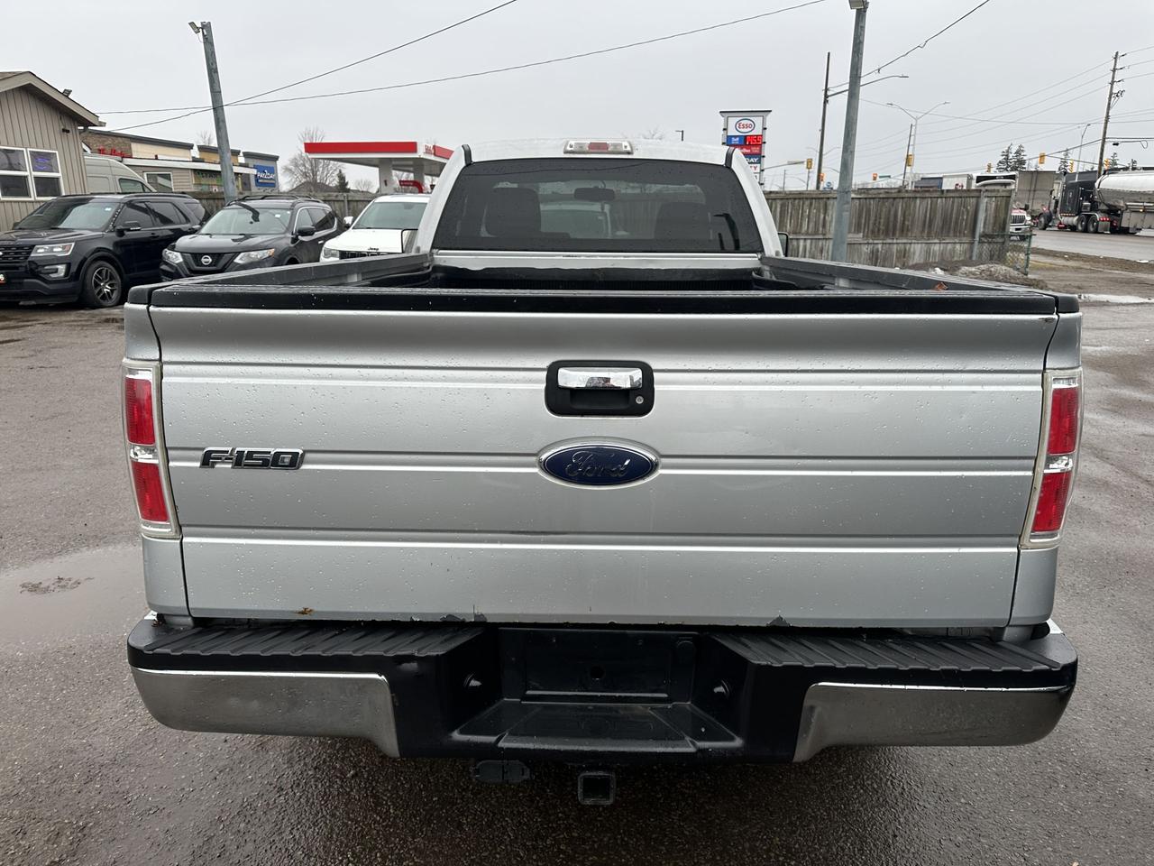 2009 Ford F-150 XL, LOW KMS, ONLY 87KMS, LONG BOX, SHORT CAB, CERT Photo