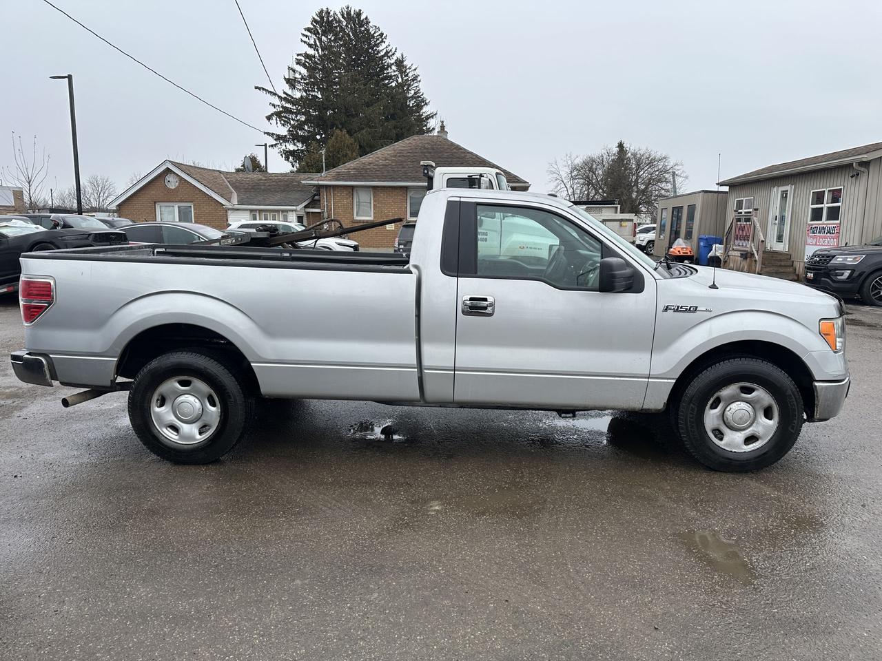 2009 Ford F-150 XL, LOW KMS, ONLY 87KMS, LONG BOX, SHORT CAB, CERT Photo
