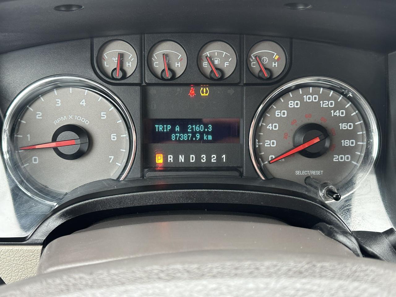 2009 Ford F-150 XL, LOW KMS, ONLY 87KMS, LONG BOX, SHORT CAB, CERT Photo