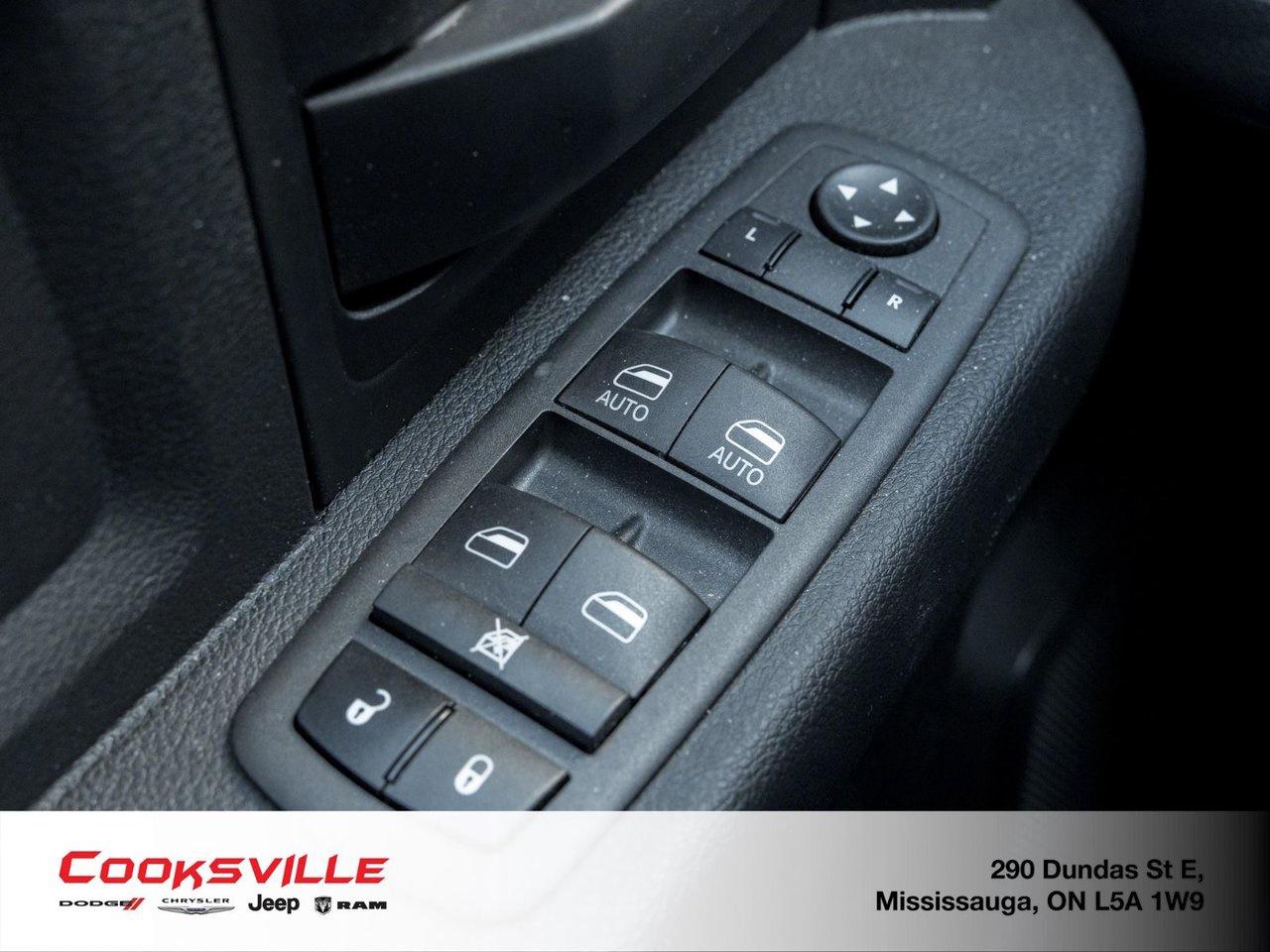 2023 RAM RAM 1500 Classic Crew Cab 4x4 (DS) ST (140.5 WB 5'7 Box) SWB Photo