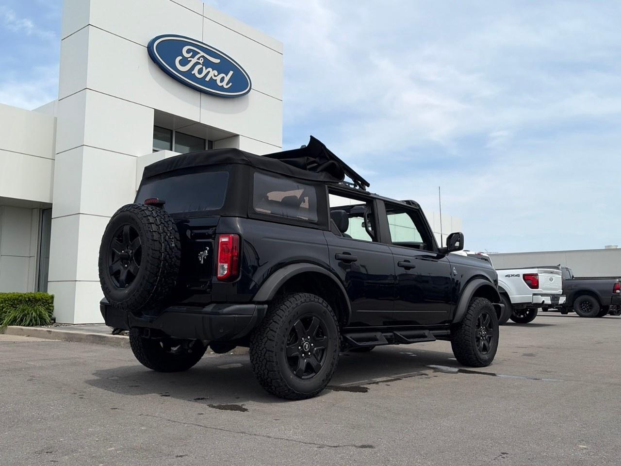 2023 Ford Bronco Black Diamond 4 Door 4x4 Photo2