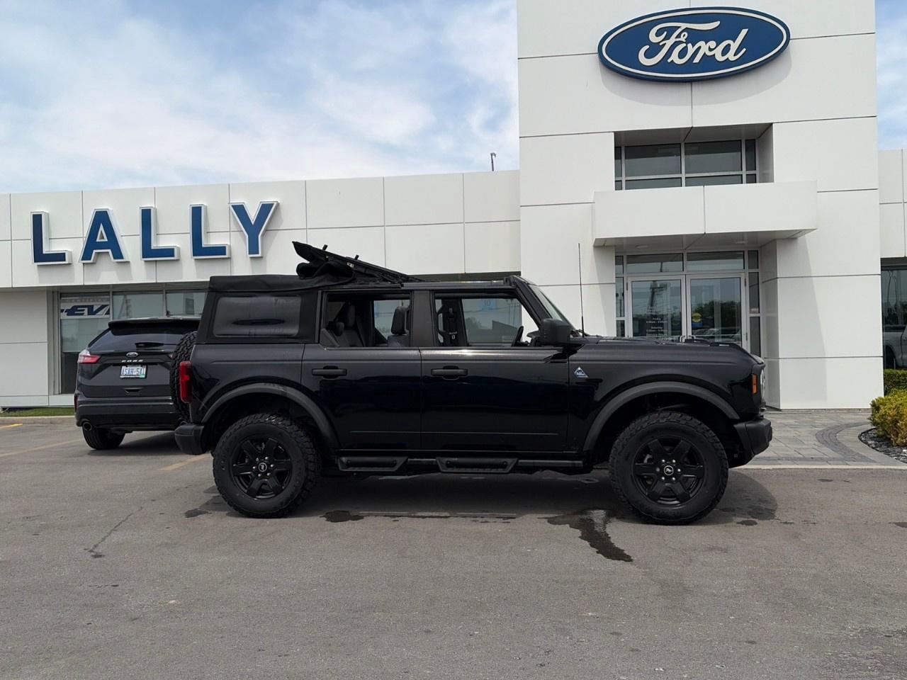 2023 Ford Bronco Black Diamond 4 Door 4x4 Photo