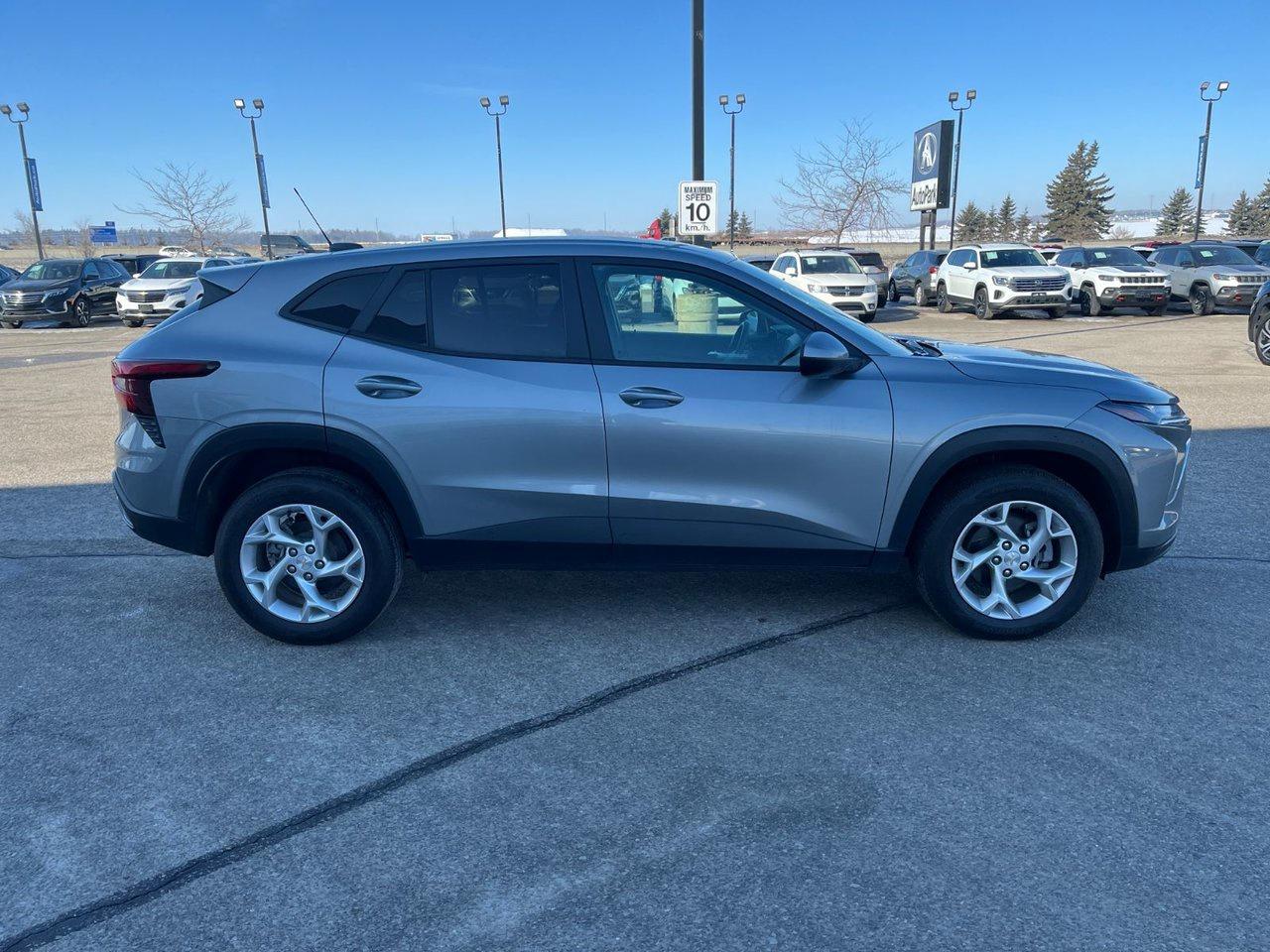 2024 Chevrolet Trax Fwd 4dr Ls Photo4