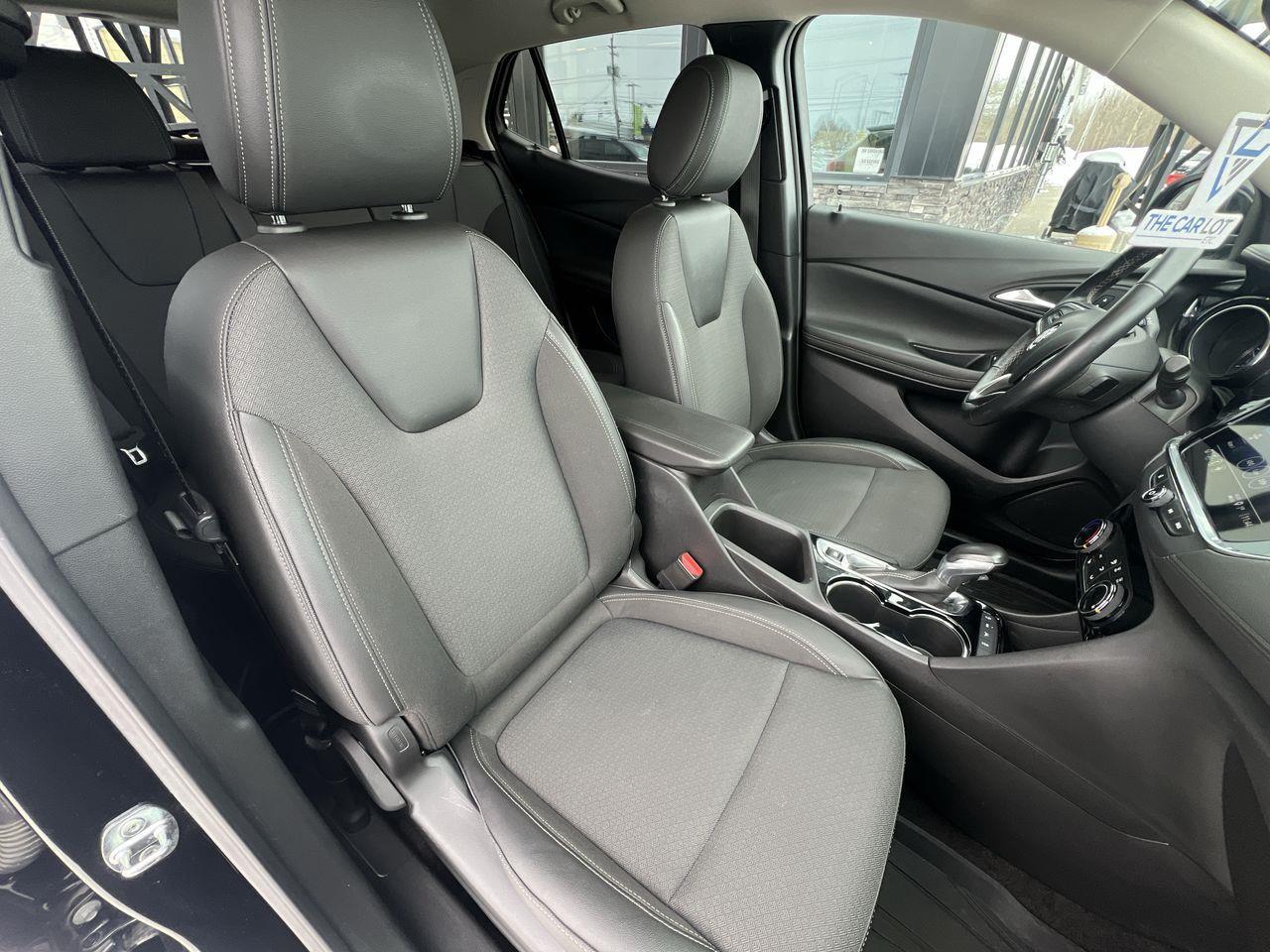 2023 Buick Encore GX Preferred AWD, SIRIUX SM, HEATED SEATS, CRUISE CONTROL, BACK UP CAM!! Photo