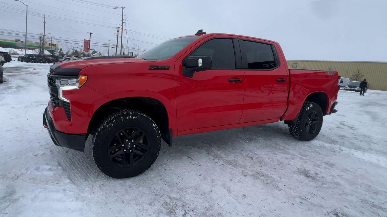 2024 Chevrolet Silverado 1500 LT Trail Boss 4X4, HEATED LEATHER SEATS, SIRIUS XM, CRUISE CONTROL, BACK UP CAM!! Photo