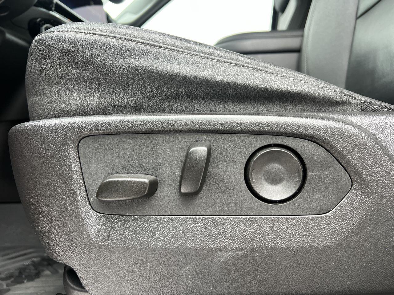 2024 Chevrolet Silverado 1500 LT Trail Boss 4X4, HEATED LEATHER SEATS, SIRIUS XM, CRUISE CONTROL, BACK UP CAM!! Photo