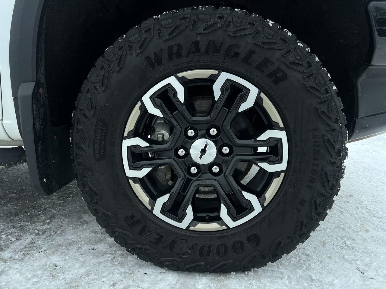 2023 Chevrolet Silverado 1500 ZR2 4X4, MOONROOF, HEATED LEATHER SEATS, RUNNING BOARDS, BACK UP CAM, SIRIUS XM!! Photo