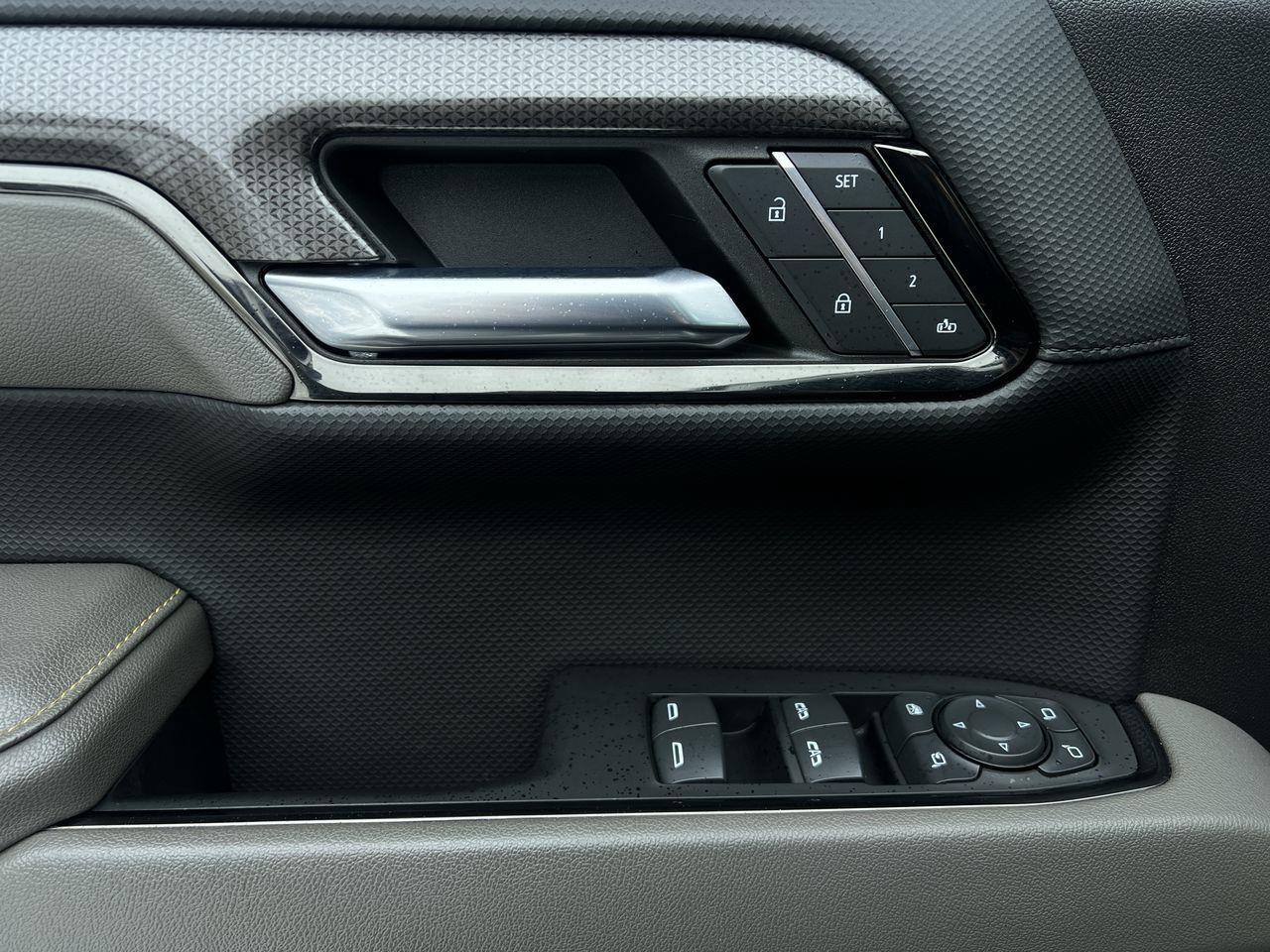 2023 Chevrolet Silverado 1500 ZR2 4X4, MOONROOF, HEATED LEATHER SEATS, RUNNING BOARDS, BACK UP CAM, SIRIUS XM!! Photo