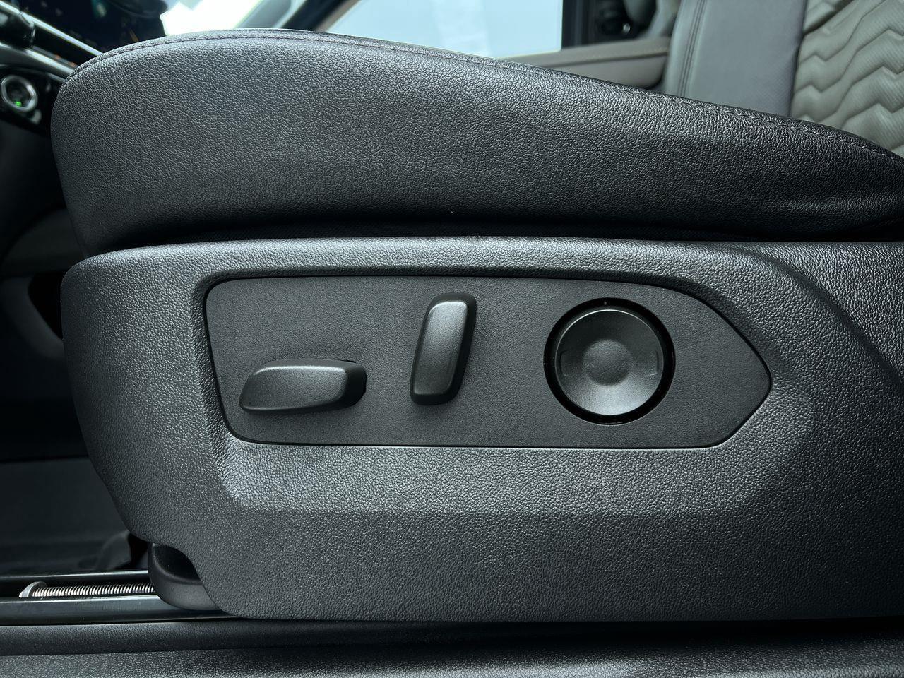 2023 Chevrolet Silverado 1500 ZR2 4X4, MOONROOF, HEATED LEATHER SEATS, RUNNING BOARDS, BACK UP CAM, SIRIUS XM!! Photo