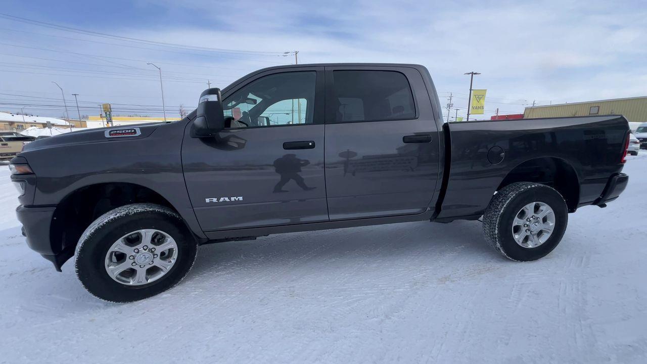 2025 RAM 2500 Big Horn 4X4, SIRIUS XM, POWER FOLDING MIRRORS, BACK UP CAM, NAV, CRUISE CONTROL!! Photo