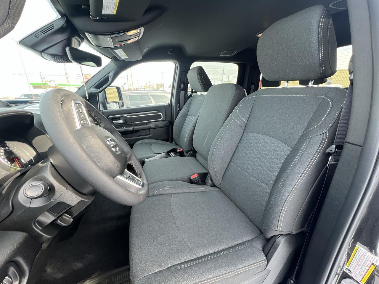 2025 RAM 2500 Big Horn 4X4, SIRIUS XM, POWER FOLDING MIRRORS, BACK UP CAM, NAV, CRUISE CONTROL!! Photo