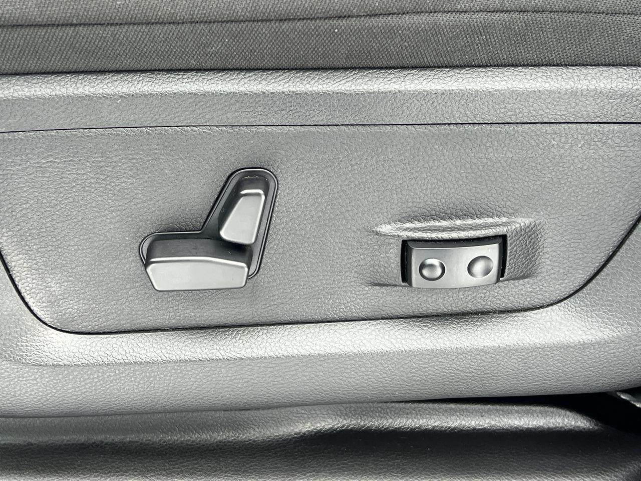 2025 RAM 2500 Big Horn 4X4, SIRIUS XM, POWER FOLDING MIRRORS, BACK UP CAM, NAV, CRUISE CONTROL!! Photo