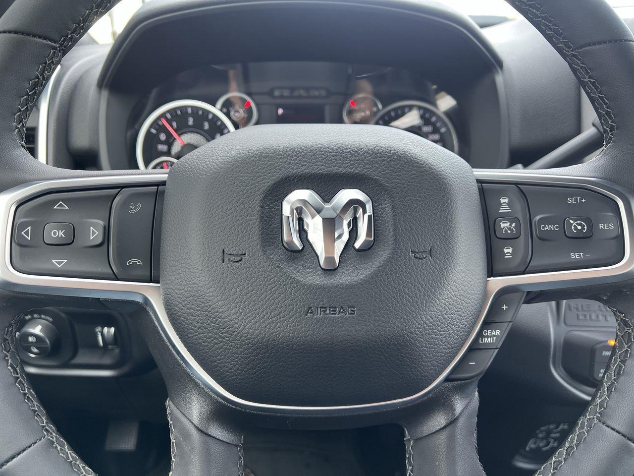 2025 RAM 2500 Big Horn 4X4, SIRIUS XM, POWER FOLDING MIRRORS, BACK UP CAM, NAV, CRUISE CONTROL!! Photo