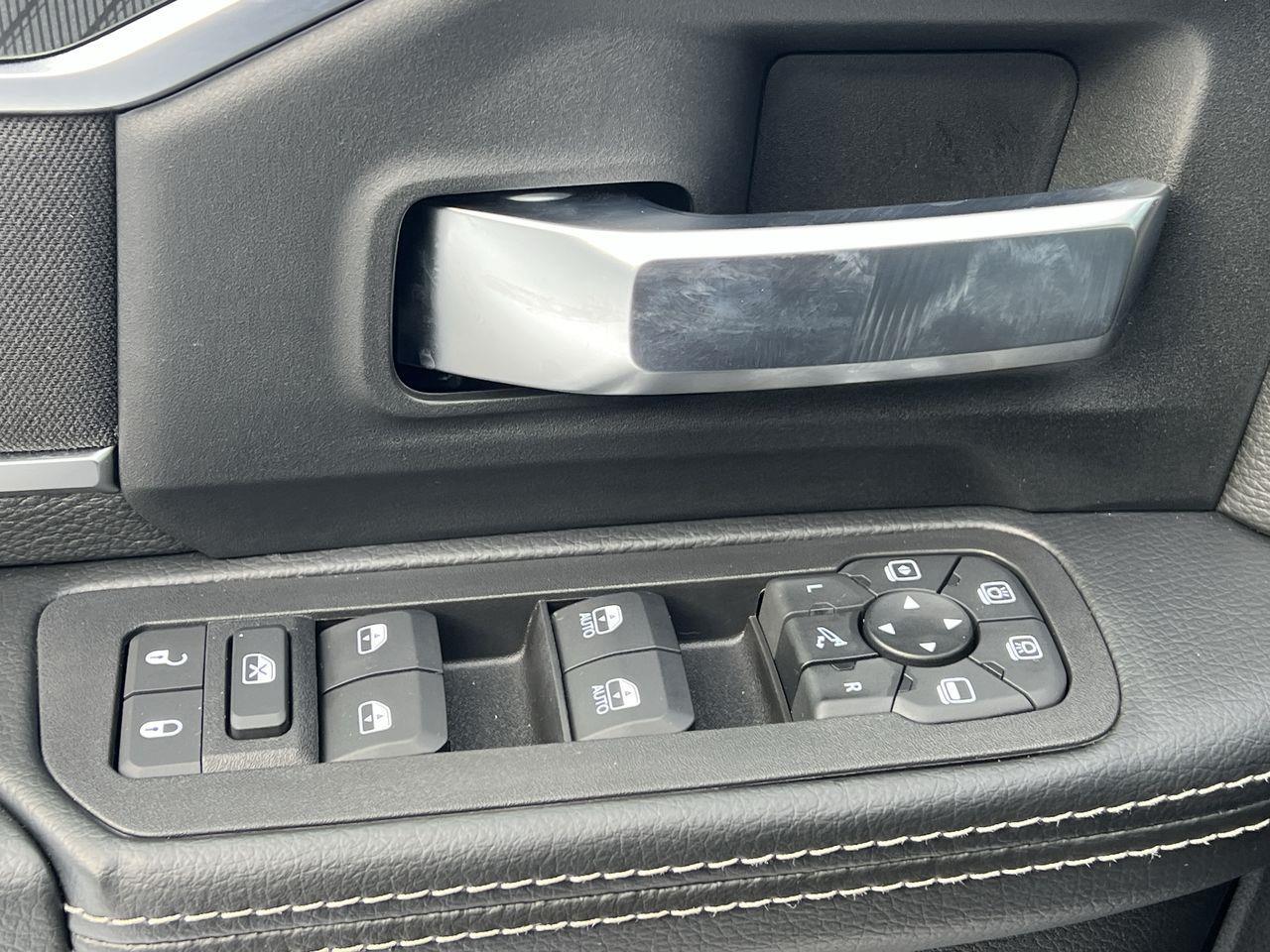 2025 RAM 2500 Big Horn 4X4, SIRIUS XM, POWER FOLDING MIRRORS, BACK UP CAM, NAV, CRUISE CONTROL!! Photo