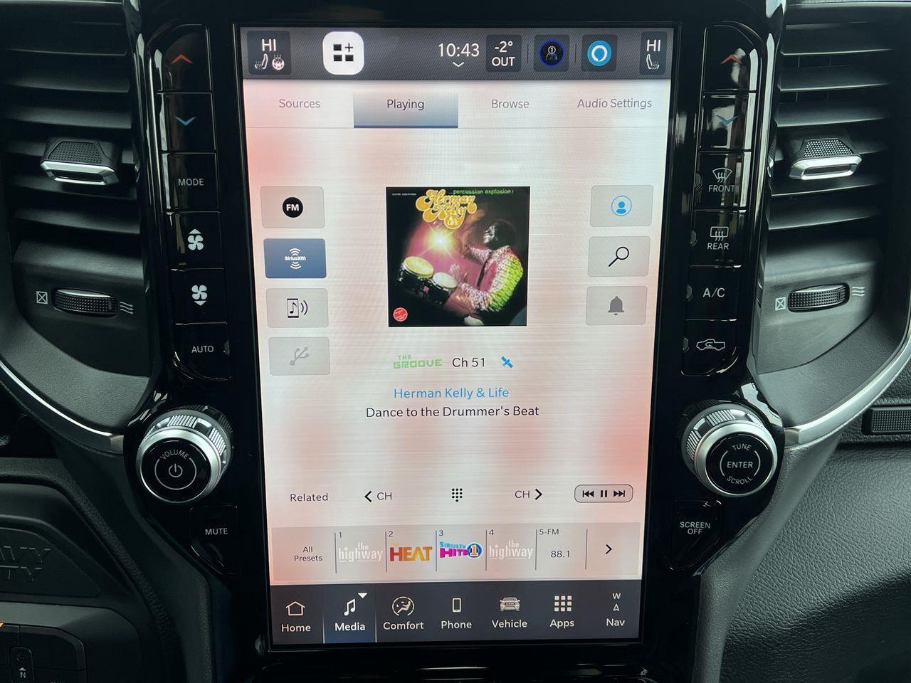 2025 RAM 2500 Big Horn 4X4, SIRIUS XM, POWER FOLDING MIRRORS, BACK UP CAM, NAV, CRUISE CONTROL!! Photo