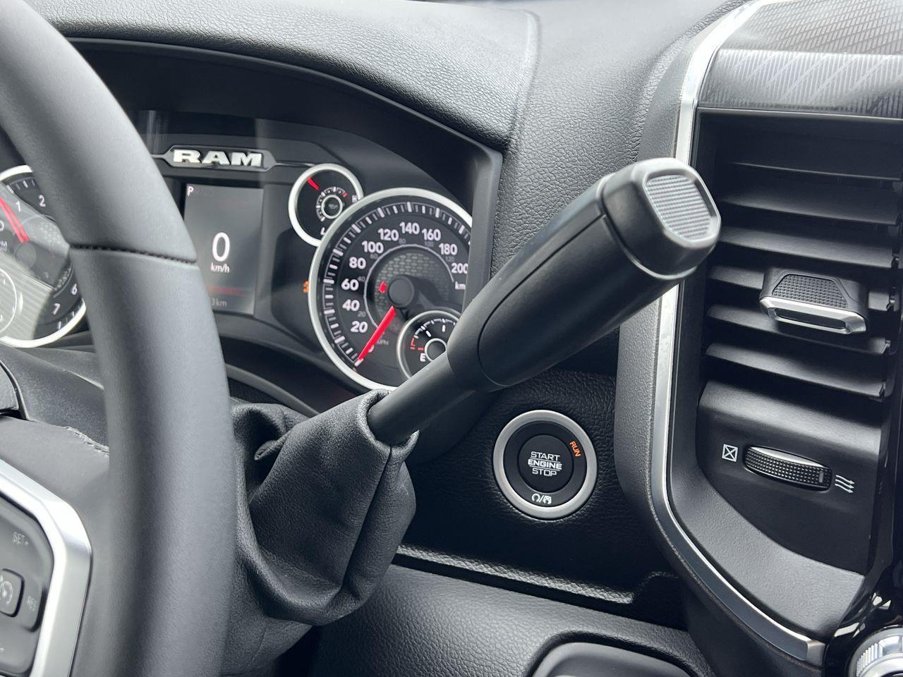 2025 RAM 2500 Big Horn 4X4, SIRIUS XM, POWER FOLDING MIRRORS, BACK UP CAM, NAV, CRUISE CONTROL!! Photo