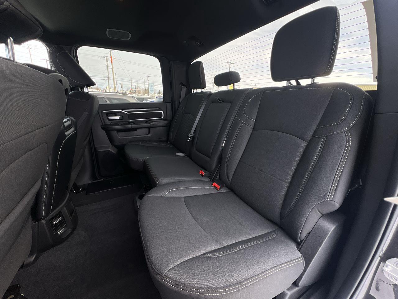 2025 RAM 2500 Big Horn 4X4, SIRIUS XM, POWER FOLDING MIRRORS, BACK UP CAM, NAV, CRUISE CONTROL!! Photo