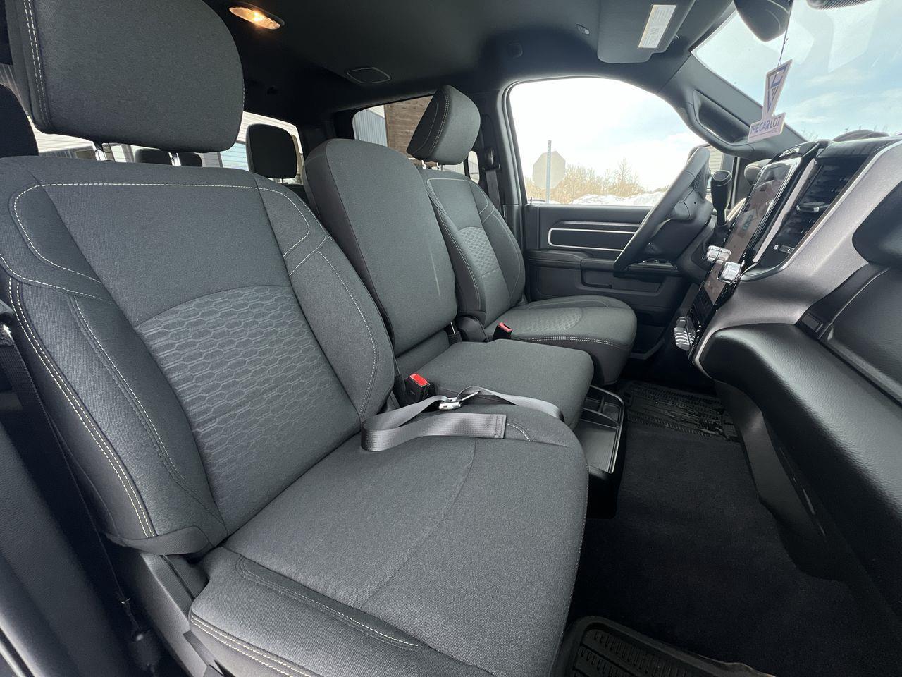 2025 RAM 2500 Big Horn 4X4, SIRIUS XM, POWER FOLDING MIRRORS, BACK UP CAM, NAV, CRUISE CONTROL!! Photo