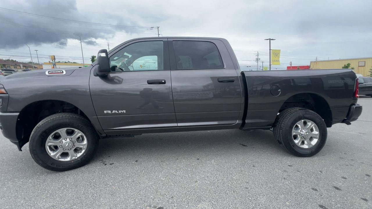 2025 RAM 2500 Big Horn 4X4, SIRIUS XM, POWER FOLDING MIRRORS, BACK UP CAM, NAV, CRUISE CONTROL!! Photo