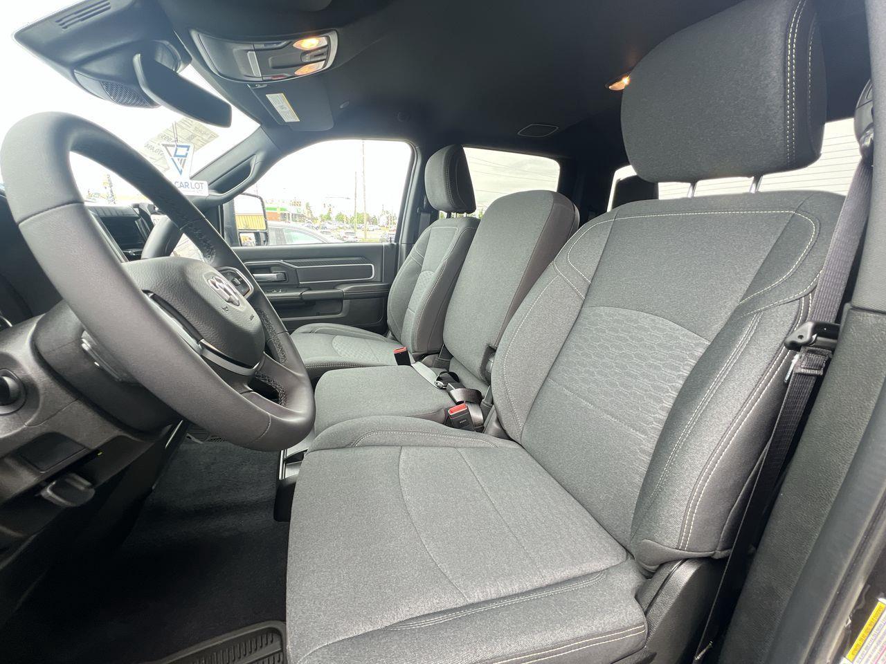 2025 RAM 2500 Big Horn 4X4, SIRIUS XM, POWER FOLDING MIRRORS, BACK UP CAM, NAV, CRUISE CONTROL!! Photo