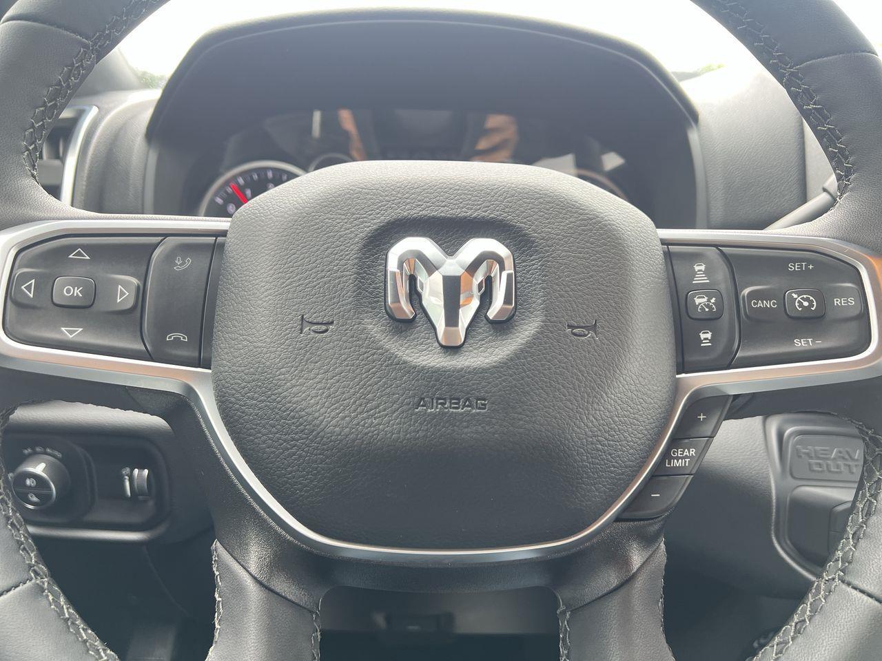 2025 RAM 2500 Big Horn 4X4, SIRIUS XM, POWER FOLDING MIRRORS, BACK UP CAM, NAV, CRUISE CONTROL!! Photo