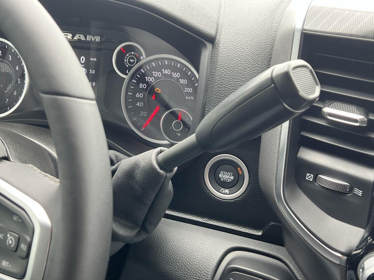 2025 RAM 2500 Big Horn 4X4, SIRIUS XM, POWER FOLDING MIRRORS, BACK UP CAM, NAV, CRUISE CONTROL!! Photo