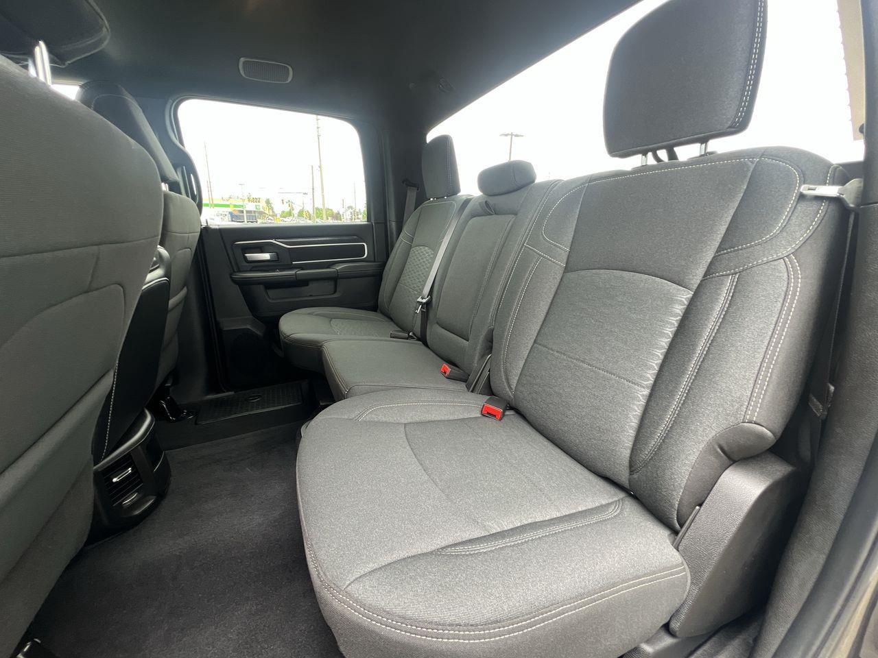 2025 RAM 2500 Big Horn 4X4, SIRIUS XM, POWER FOLDING MIRRORS, BACK UP CAM, NAV, CRUISE CONTROL!! Photo