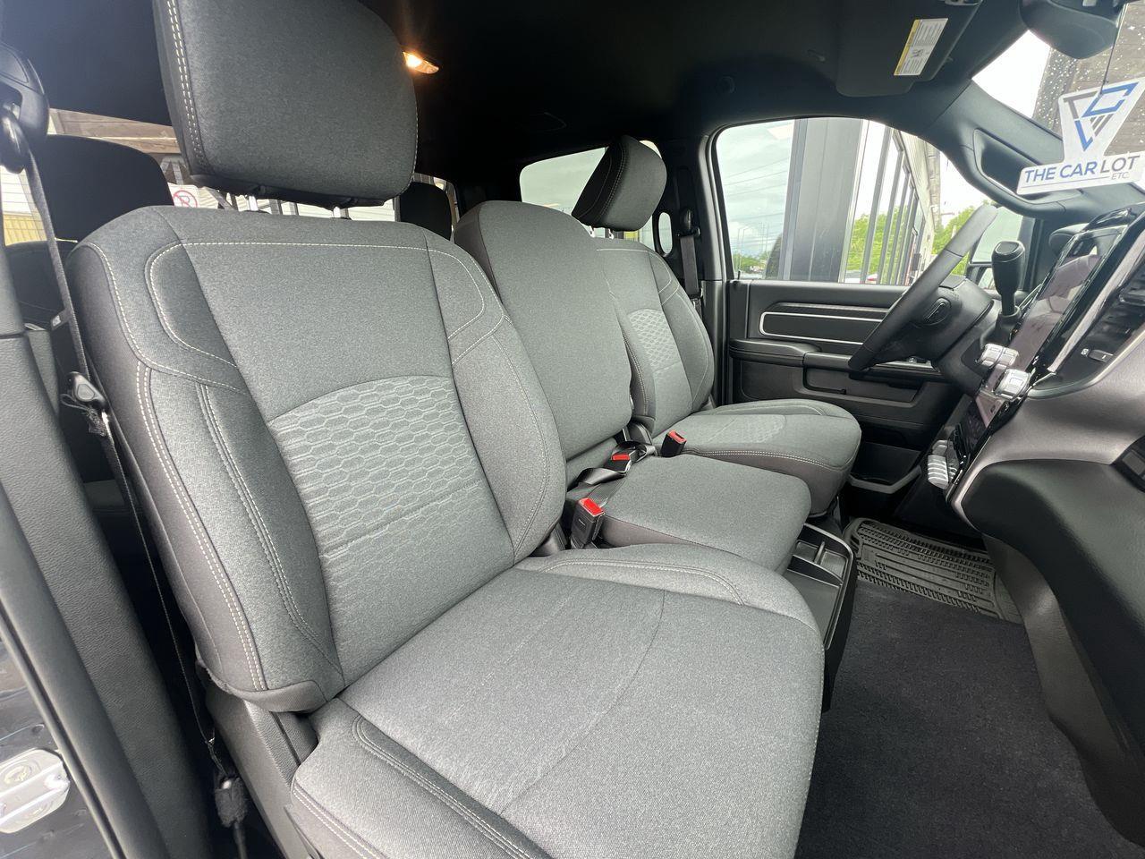 2025 RAM 2500 Big Horn 4X4, SIRIUS XM, POWER FOLDING MIRRORS, BACK UP CAM, NAV, CRUISE CONTROL!! Photo