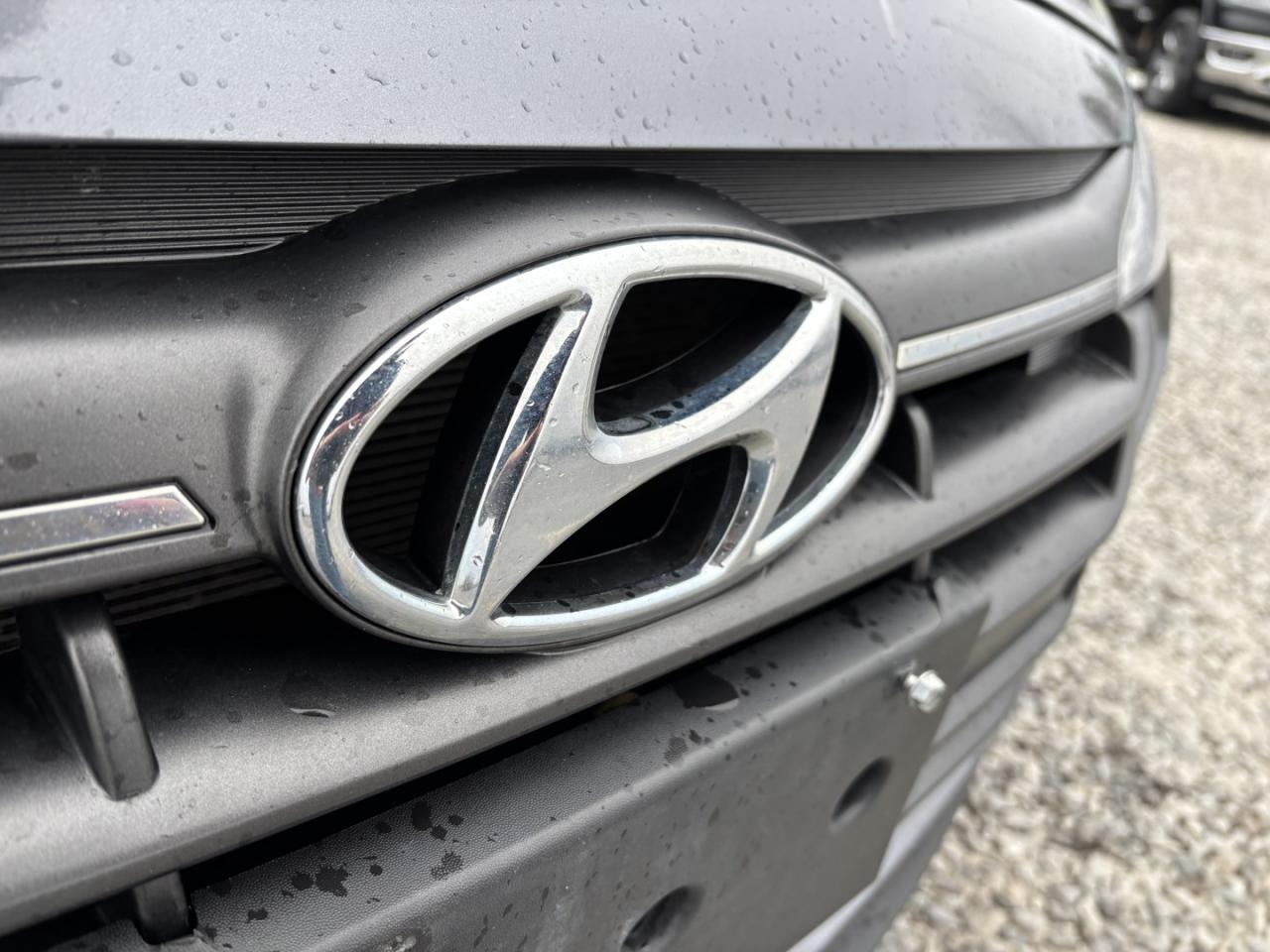 2019 Hyundai Elantra Essential ~PRICE IS CASH AND FINANCE PRICE~SAFETY INCLUDED~ Photo