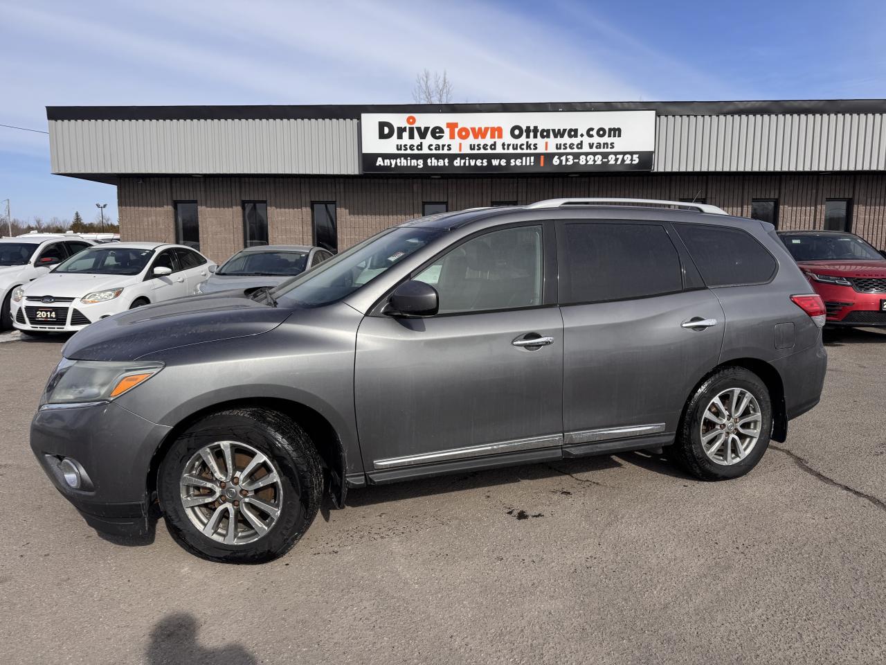 2015 Nissan Pathfinder SL Photo