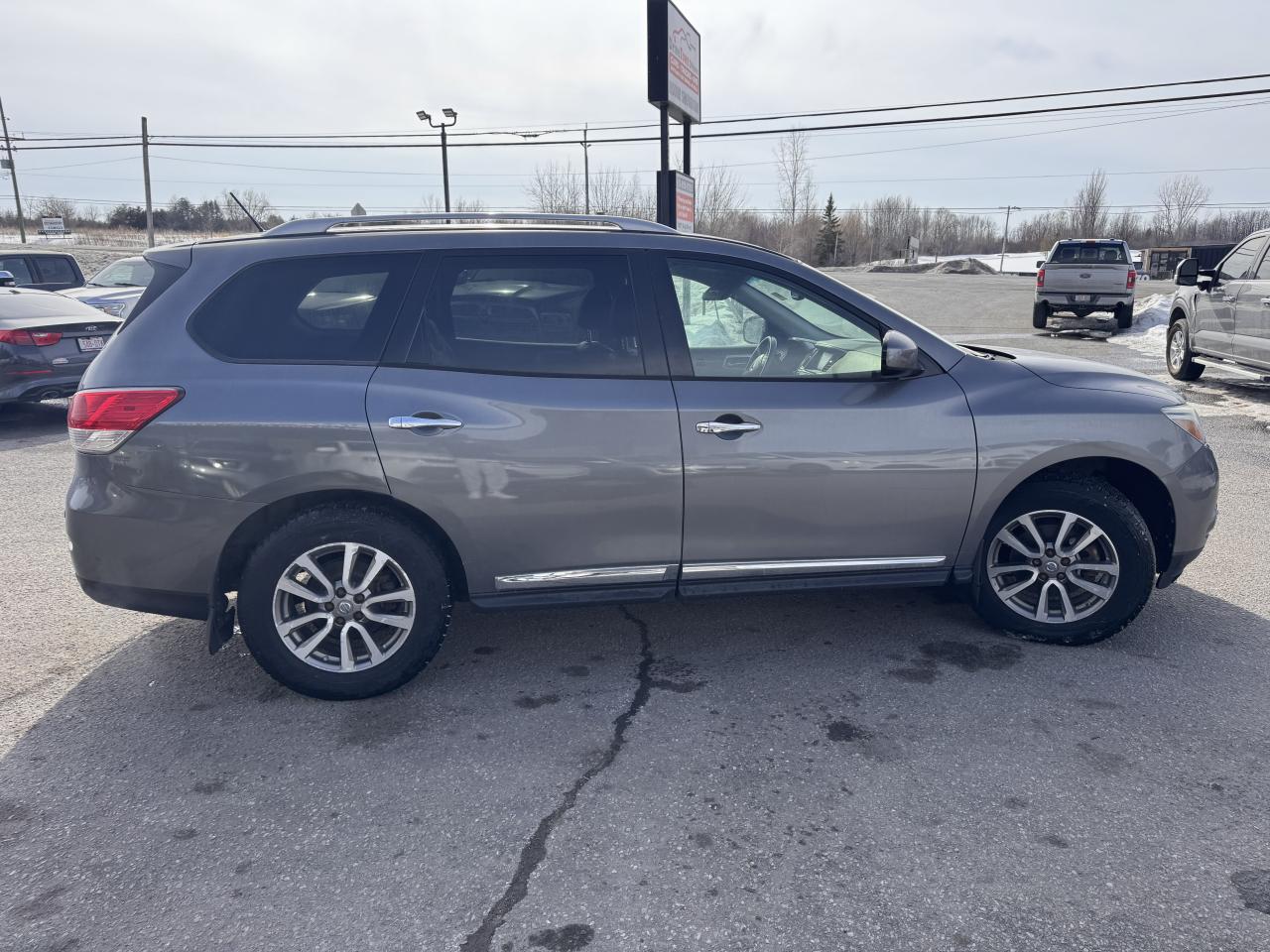 2015 Nissan Pathfinder SL Photo