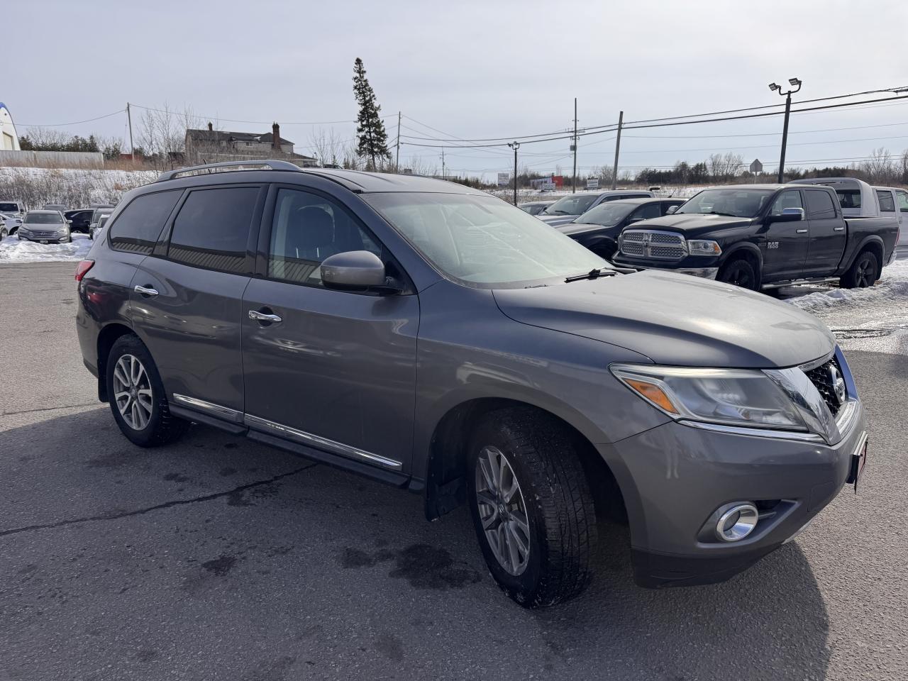 2015 Nissan Pathfinder SL Photo