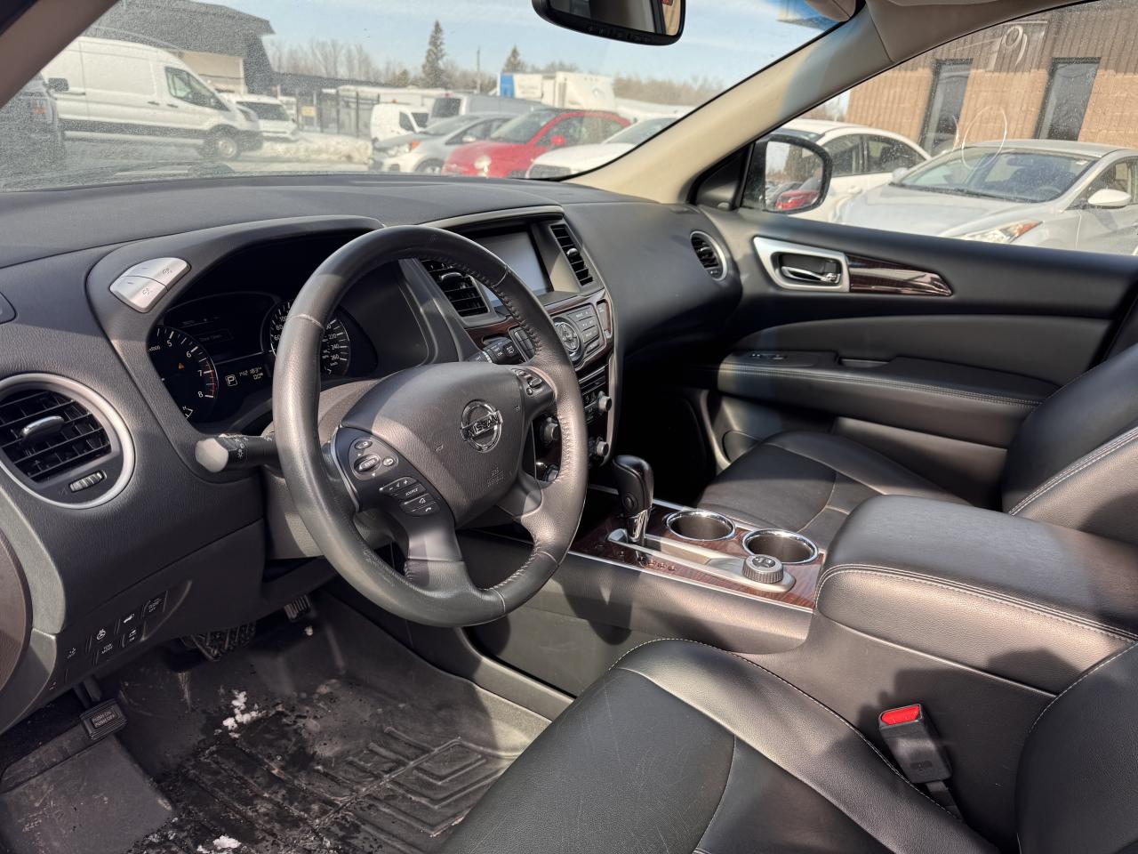 2015 Nissan Pathfinder SL Photo