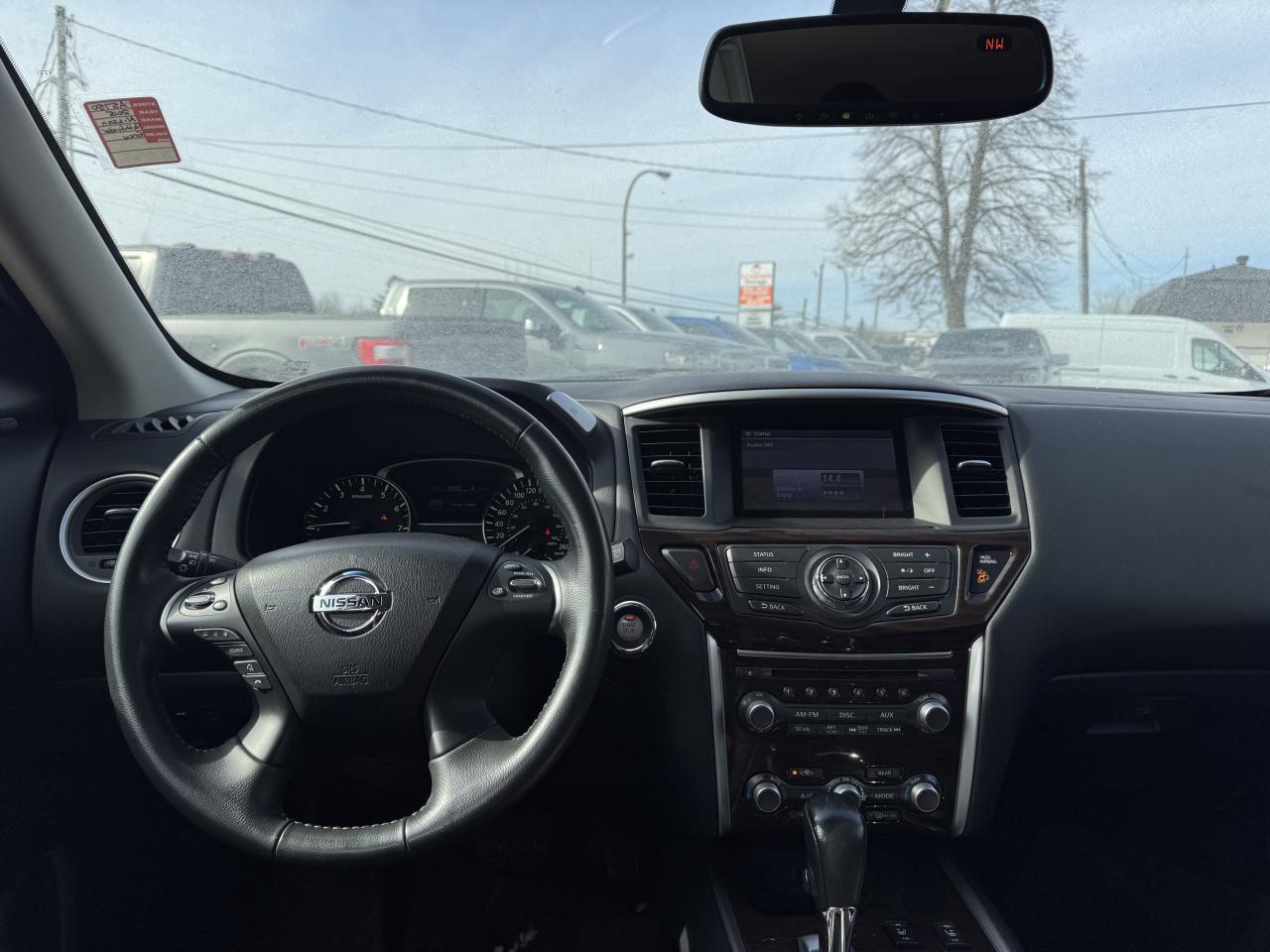 2015 Nissan Pathfinder SL Photo